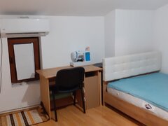 Camera la mansarda zona Armeneasca (doar pt. fete)